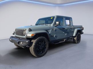 Used 2025 Jeep Gladiator Nighthawk video 1