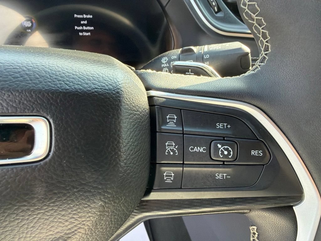 Certified 2025 Jeep Grand Cherokee Altitude AWD/4WD image 28