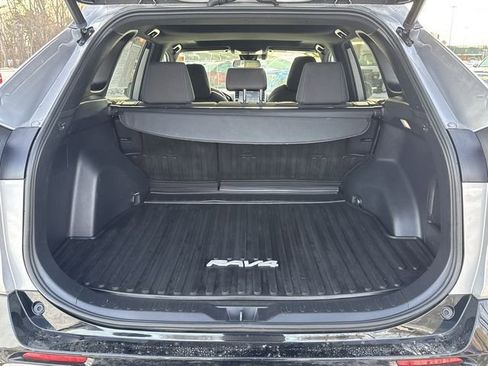 Used 2022 Toyota RAV4 SE w/ Convenience Package image 26