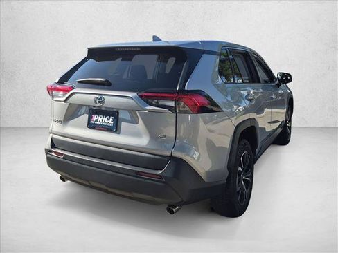 Used 2022 Toyota RAV4 LE FWD image 5