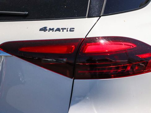 Used 2024 Mercedes-Benz GLE 350 4MATIC image 11