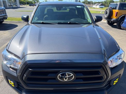 Used 2022 Toyota Tacoma SR AWD/4WD image 5