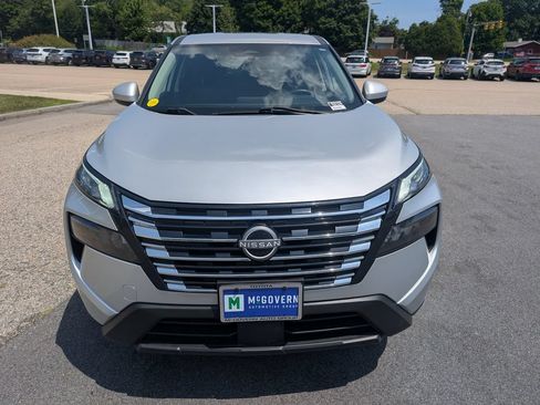 Used 2024 Nissan Rogue SV AWD/4WD image 9