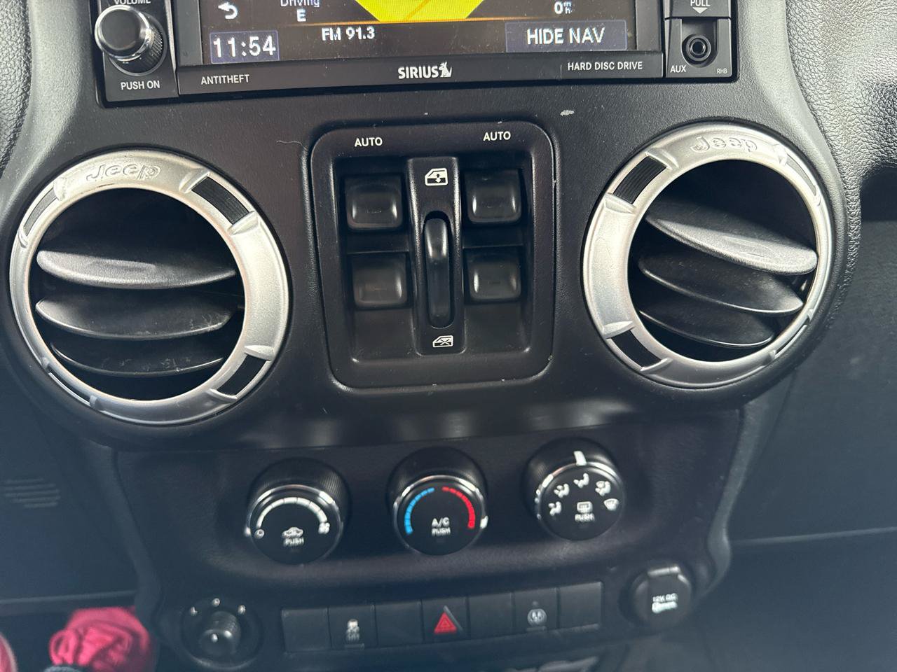Used 2015 Jeep Wrangler Unlimited Rubicon w/ Connectivity Group AWD/4WD image 8