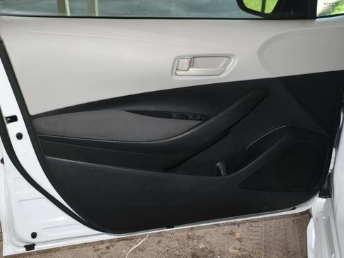 Used 2022 Toyota Corolla LE image 9