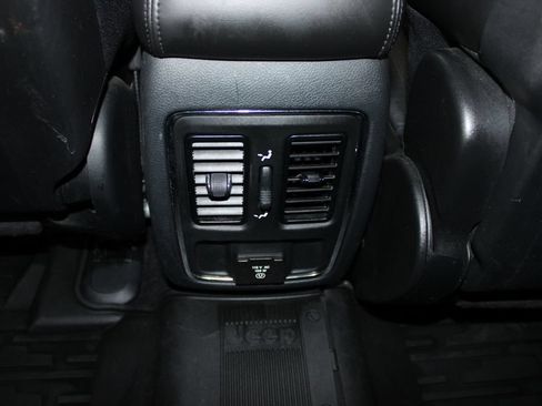 Used 2020 Jeep Grand Cherokee Laredo w/ Quick Order Package 2BN North AWD/4WD image 12