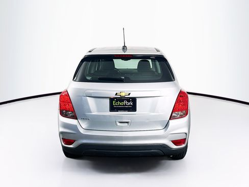 Used 2020 Chevrolet Trax LS FWD image 7