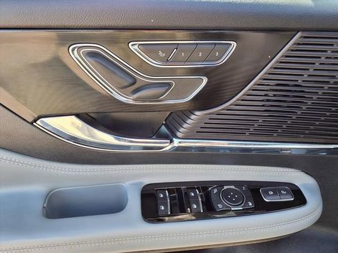 Certified 2022 Lincoln Corsair FWD w/ Equipment Group 101A image 7