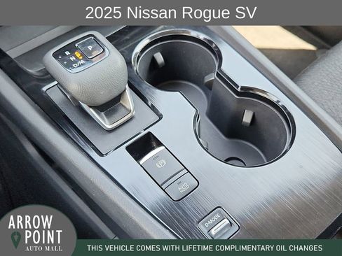 Used 2025 Nissan Rogue SV image 28