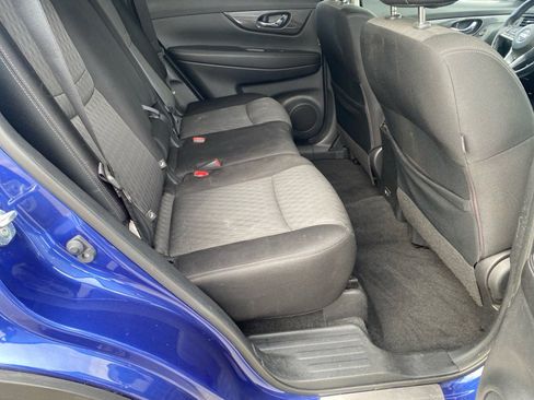 Used 2020 Nissan Rogue SV w/ Premium Package FWD image 33