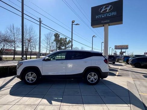 Used 2024 GMC Terrain SLE image 4