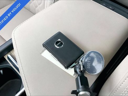 Certified 2026 Volvo XC60 B5 Plus AWD/4WD image 11