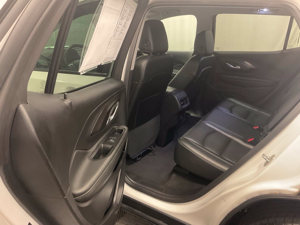 Used 2024 GMC Terrain SLT AWD/4WD image 24