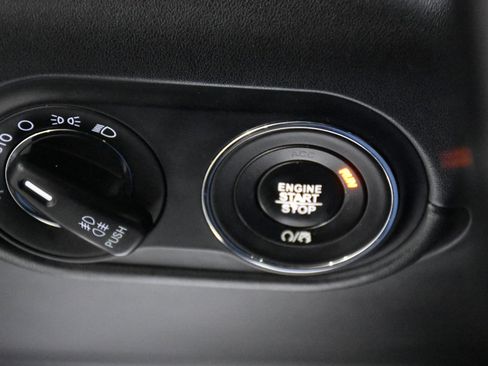 Used 2017 Maserati Levante Base image 33