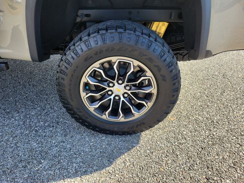 Used 2022 Chevrolet Colorado ZR2 image 8