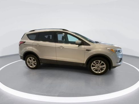 Used 2018 Ford Escape SE image 9