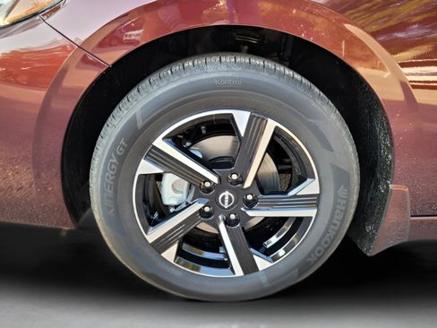 New 2025 Nissan Sentra SV image 10