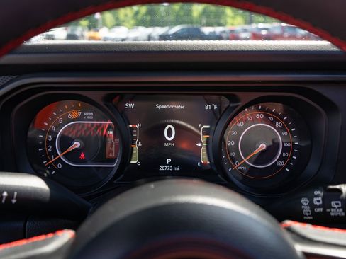 Used 2024 Jeep Wrangler Unlimited Rubicon AWD/4WD image 28