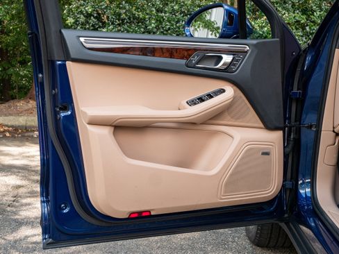 Used 2024 Porsche Macan image 28