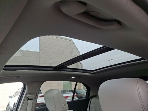 Certified 2022 Cadillac XT4 Luxury w/ Cold Weather Package image 15