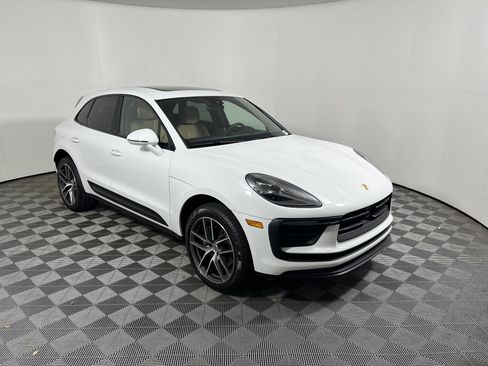 Certified 2026 Porsche Macan AWD/4WD image 9