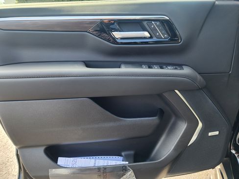 New 2026 Chevrolet Suburban LT image 24