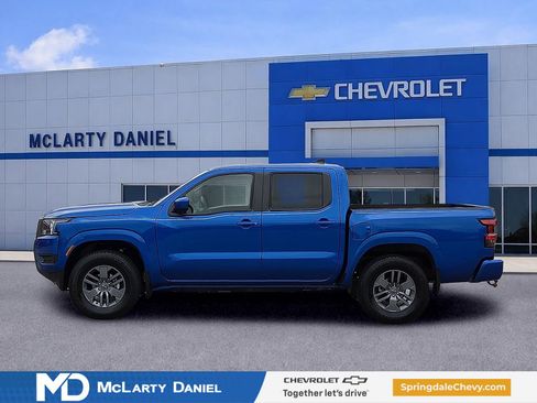 Used 2025 Nissan Frontier SV w/ Tow Package AWD/4WD image 3