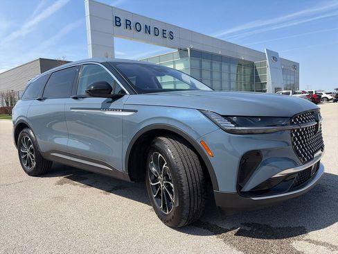 Used 2025 Lincoln Nautilus Premier image 1