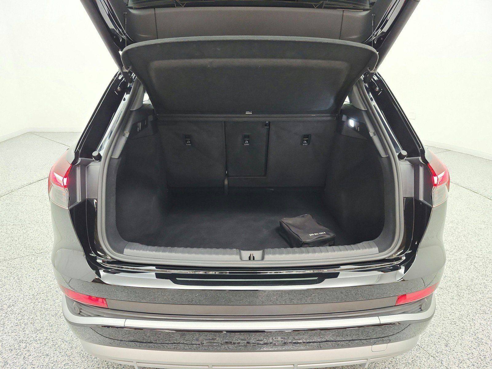 Used 2023 Audi Q4 e-tron Premium w/ Convenience Package AWD/4WD image 19