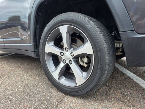 Used 2023 Jeep Grand Cherokee L Limited w/ Trailer Tow Group (B) AWD/4WD image 33