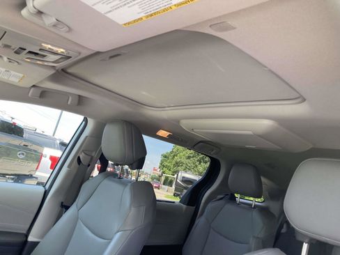 Used 2021 Toyota Sienna XLE w/ XLE Plus Package FWD image 24