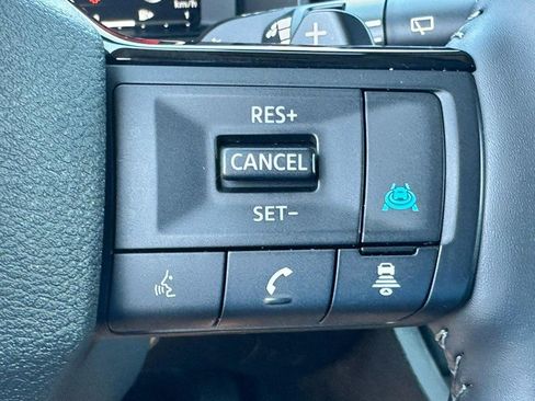 Used 2025 Nissan Rogue SL AWD/4WD image 19