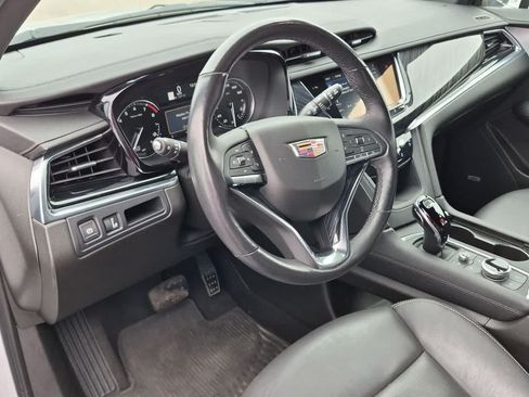 Used 2024 Cadillac XT6 Premium Luxury AWD/4WD image 2