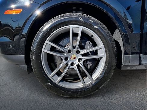 Used 2024 Porsche Cayenne Coupe image 11