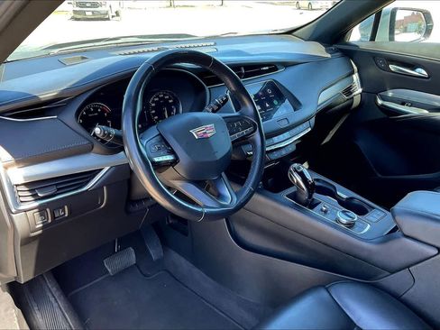 Used 2023 Cadillac XT4 Premium Luxury image 2