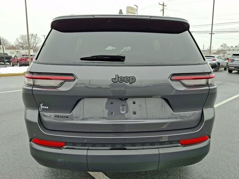 Used 2023 Jeep Grand Cherokee L Laredo image 5