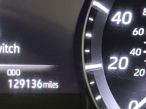 Used 2021 Toyota Highlander XLE image 2