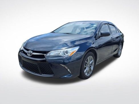 Used 2017 Toyota Camry SE w/ Moonroof Package FWD image 12