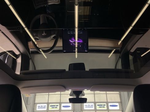 Used 2022 Tesla Model Y Long Range image 25