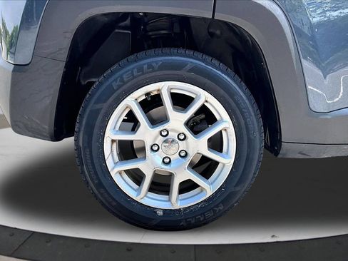 Used 2020 Jeep Renegade Latitude w/ Popular Equipment Group AWD/4WD image 34