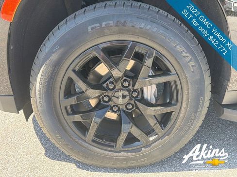 Used 2022 GMC Yukon XL SLT w/ SLT Premium Package image 12