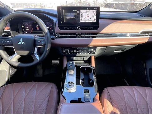 Used 2025 Mitsubishi Outlander SEL image 16