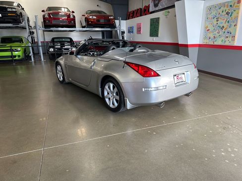 Used 2004 Nissan 350Z Enthusiast w/ Side Airbags Pkg image 39