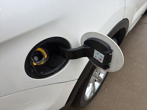 Used 2013 Ford Explorer Limited image 47