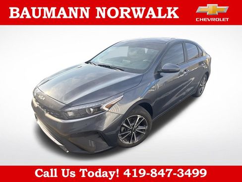 Used 2024 Kia Forte LXS w/ LXS Technology Package FWD image 2