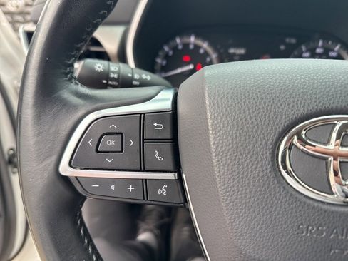 Used 2020 Toyota Highlander XLE image 29