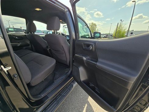 Used 2017 Toyota Tacoma TRD Off-Road w/ Tow Package (A/T) AWD/4WD image 14