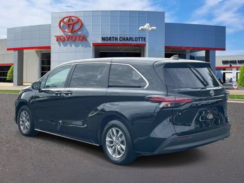 Used 2022 Toyota Sienna LE FWD image 4