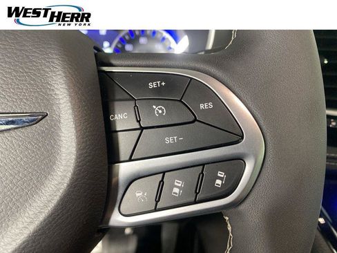 Used 2026 Chrysler Pacifica Select AWD/4WD image 11