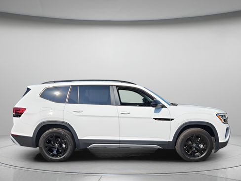 Certified 2024 Volkswagen Atlas Peak Edition SE AWD/4WD image 6